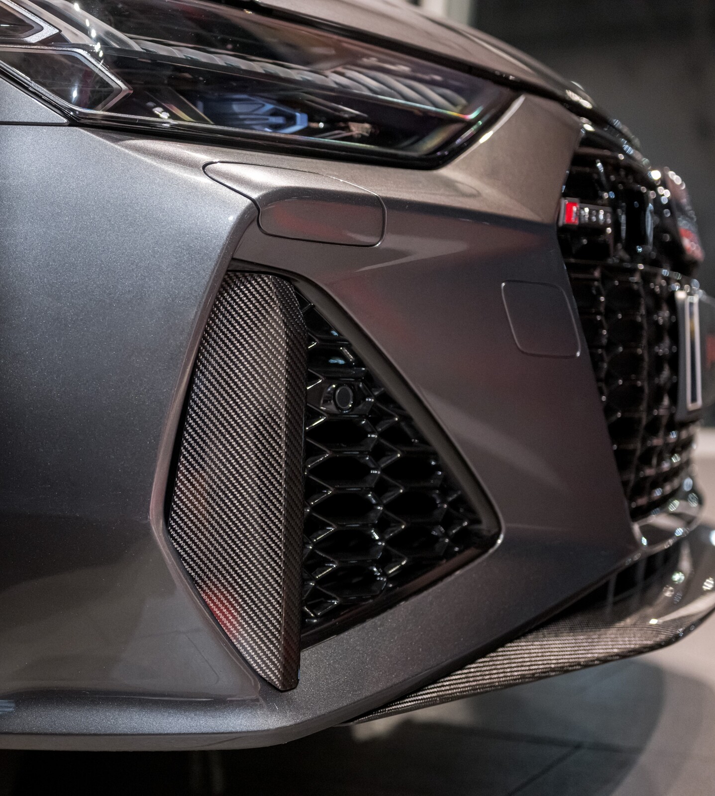 DraPtec Carbon Fibre Front Bar Air Guides for C8 Audi RS6
